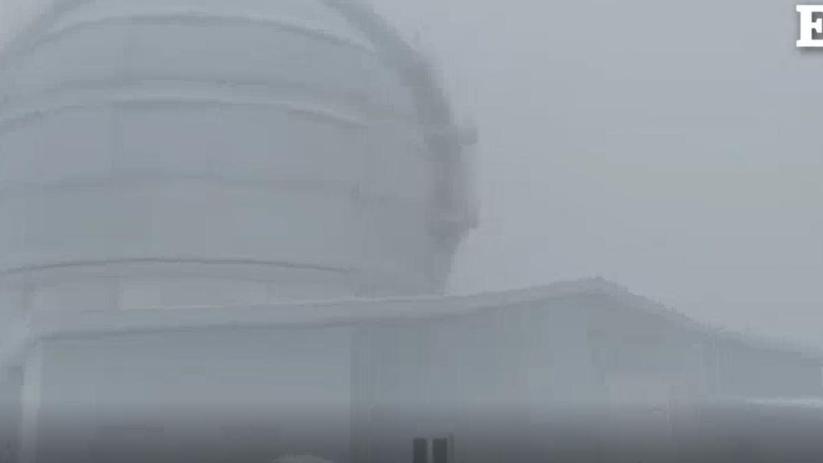 Más de 20 centímetros de nieve cubren la cumbre de La Palma