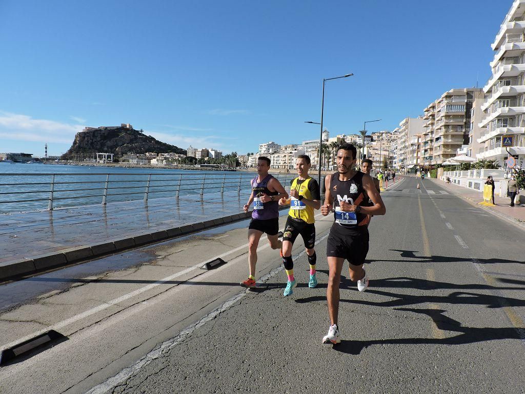 Estos todas las imágenes de la Media Maratón de Águilas