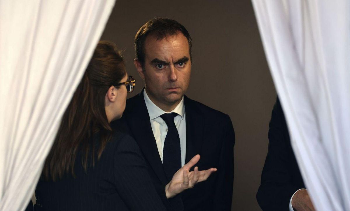Augmenta la pressió perquè Macron convoqui eleccions Augmenta la pressió perquè Macron convoqui eleccions