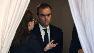 Augmenta la pressió perquè Macron convoqui eleccions