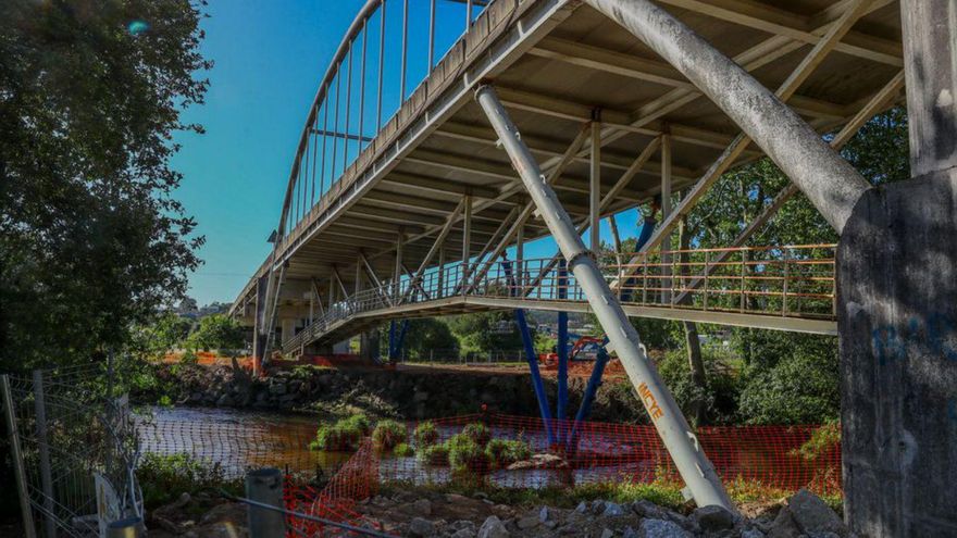 El puente de Santa Marta se mantiene sobre ocho puntales.
