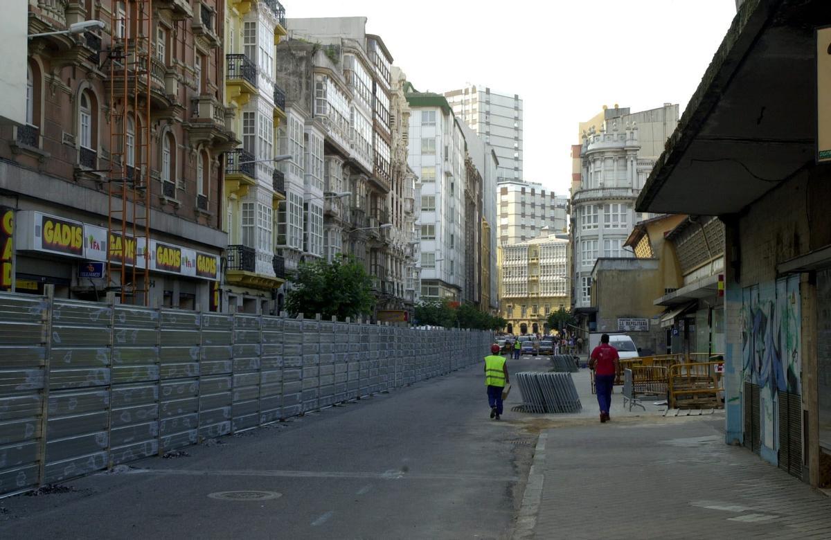 Una de las calles de la plaza de Lugo con las obras de la última reforma en 2003