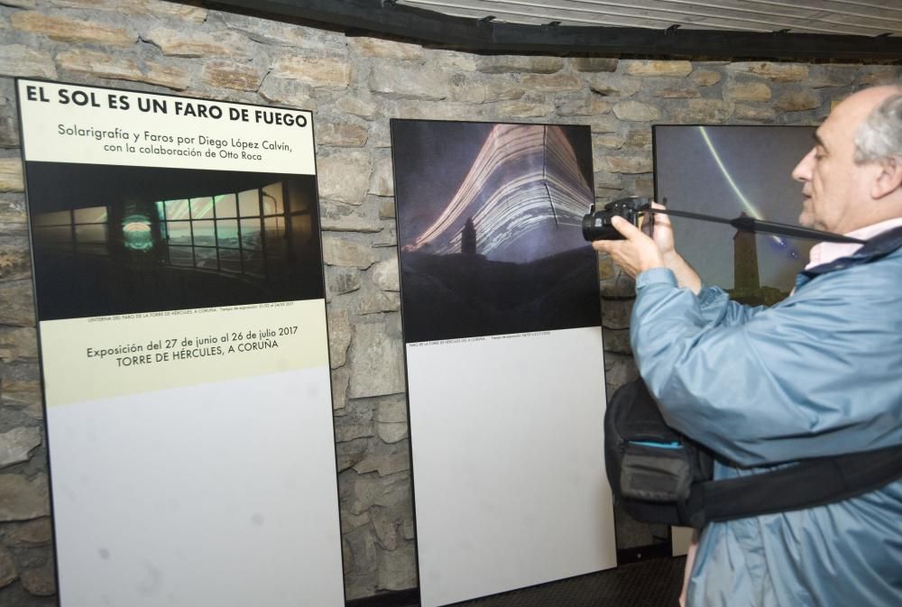 Exposición ''O sol é un faro de lume'' en la Torre