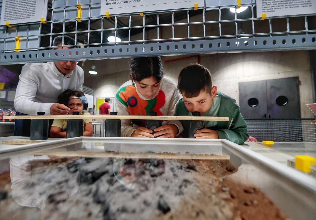 Reportaje de la exposición Oler para creer, una muestra que propone un recorrido por el universo del olfato desde una perspectiva científica, cultural y sensorial.  | 02/07/2026 | Fotógrafo: María Pisaca Gámez | [idTask=265900] [Pinakes=3759579]
