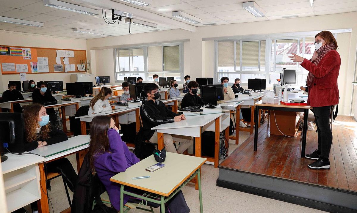 Alumnos de Bacharelato no Politécnico de Vigo, con Carme Adán e Francisco Castro.