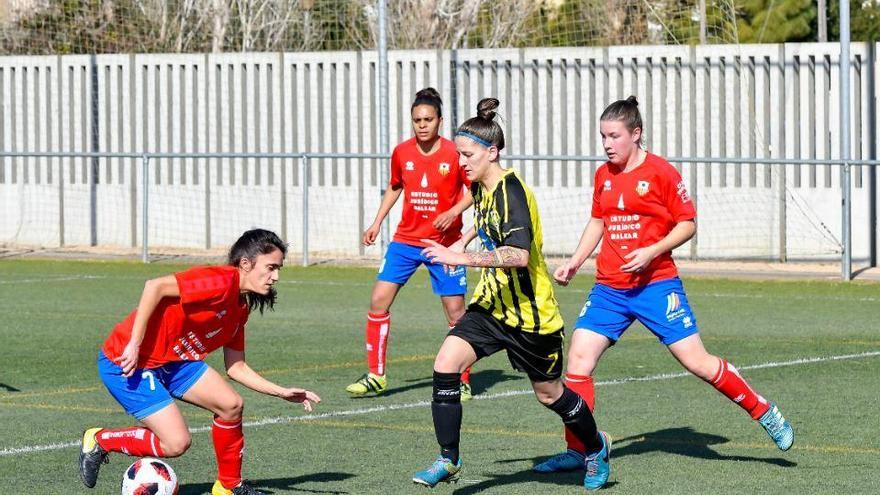 Ana Ríos, en una jugada contra el Collerense.