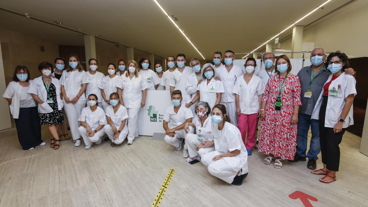 Gran parte del equipo de vacunación del Palacio de Congresos de Cáceres.