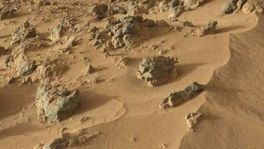 Zona del suelo marciano analizada por el robot &#039;Curiosity&#039;. / nasa