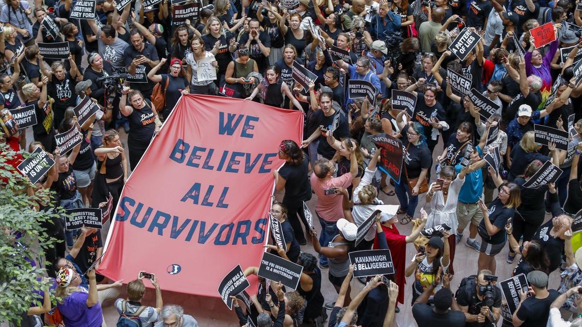 Miles de mujeres se manifiestan contra el juez Kavanaugh, este jueves en Washington.