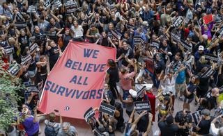 Miles de mujeres marchan contra Kavanaugh en Washington