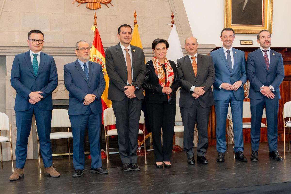 José González en el Foro Internacional de Quito