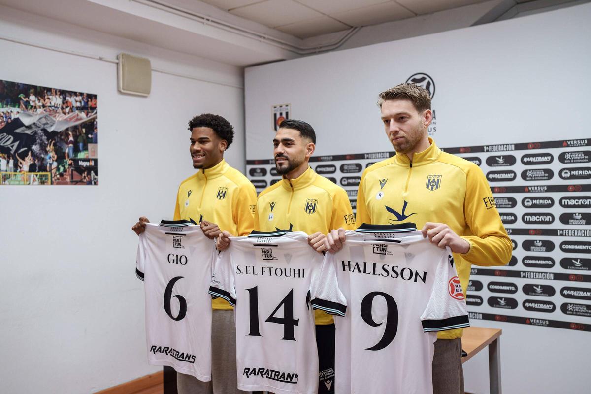 Fotogalería | La presentación de los fichajes invernales del Mérida