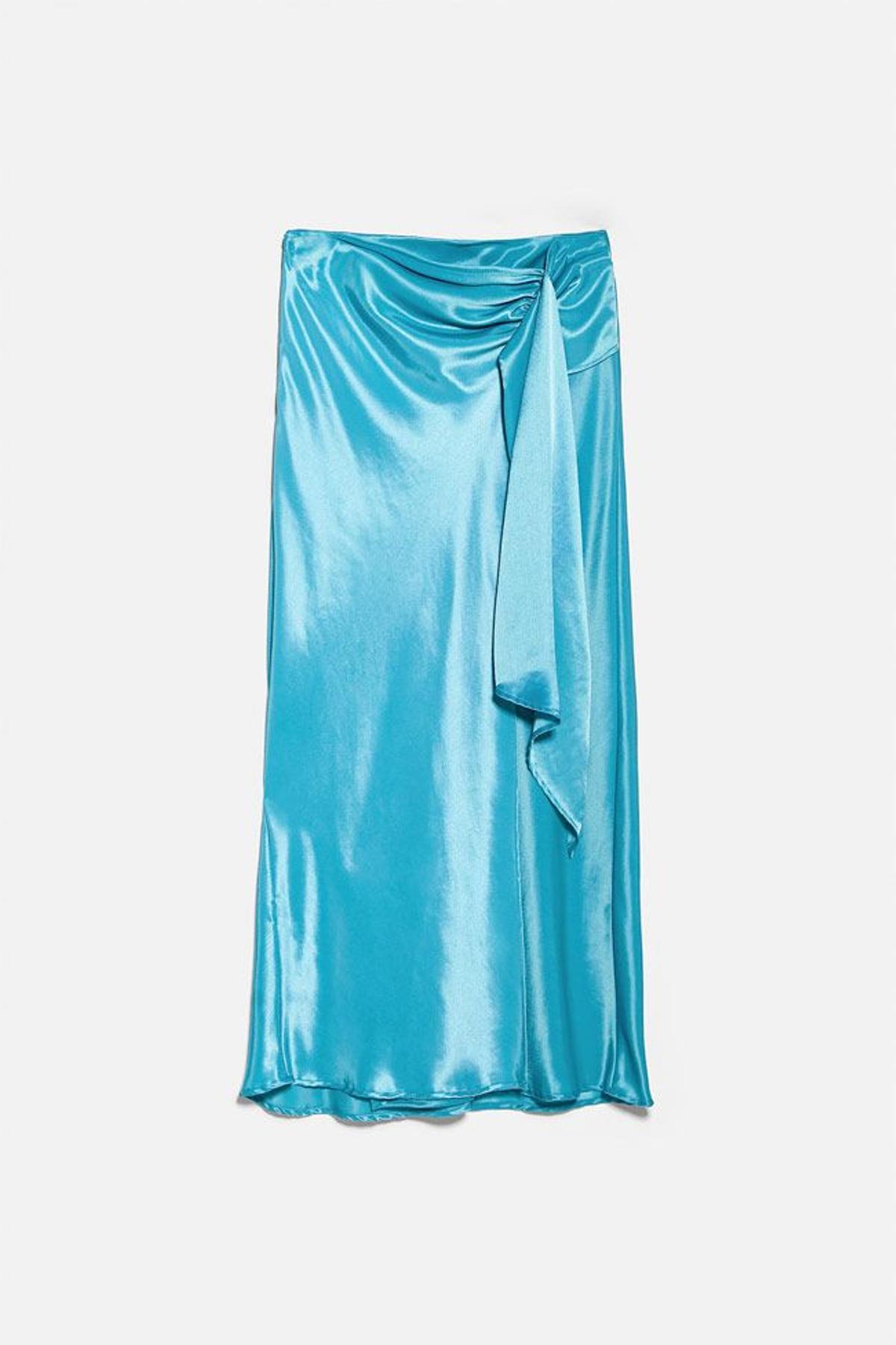 Falda 'midi' satinada de color azul turquesa con nudo y abertura cruzada, de Zara