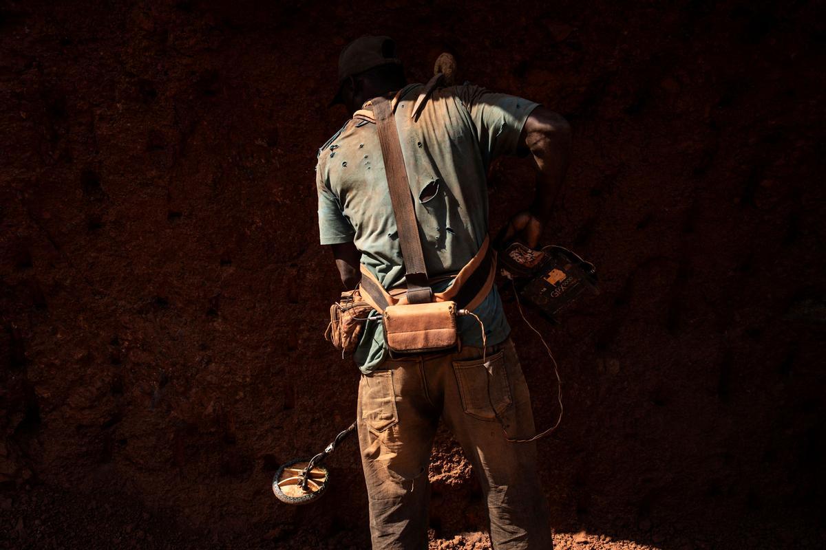 La minería artesanal de oro en Senegal. Karakaene y Bantakokouta son sitios de extracción de oro en el sureste de Senegal