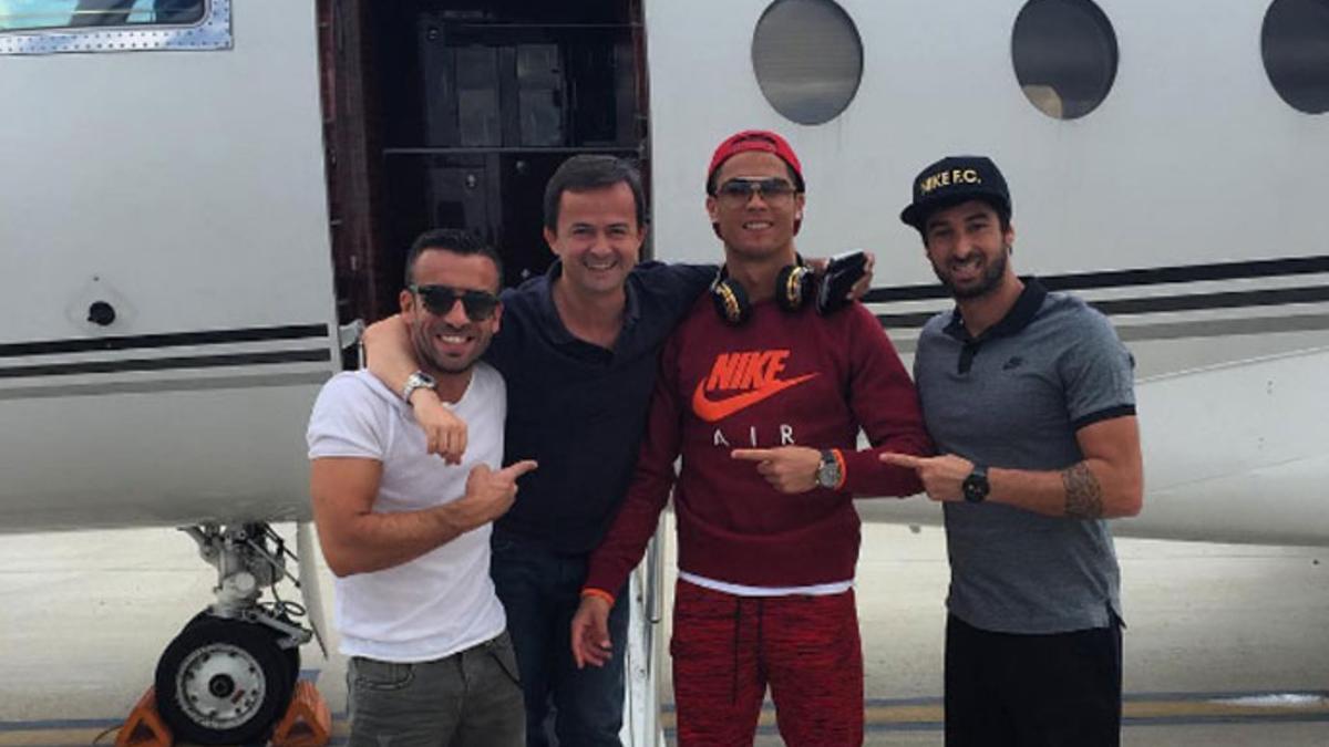 Cristiano Ronaldo, con sus amigos y el avión privado