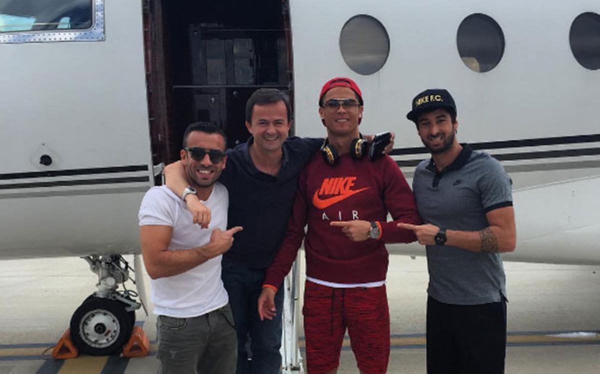 Cristiano Ronaldo, con sus amigos y el avión privado