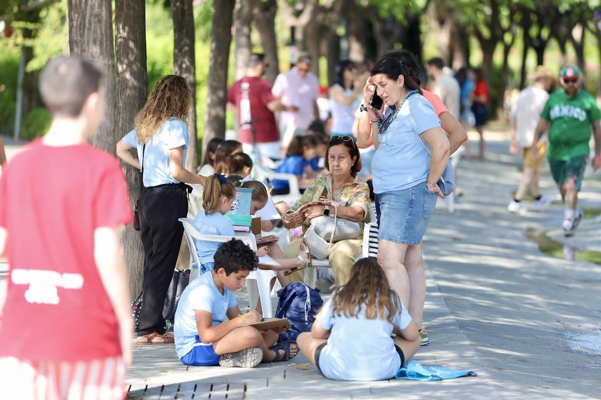 La fiesta de los falleros infantiles con el concurso de dibujo de la JCF