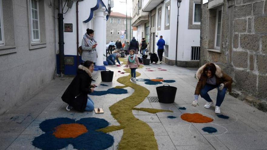 Espectaculares alfombras florales para honrar a la procesión del “Viático”