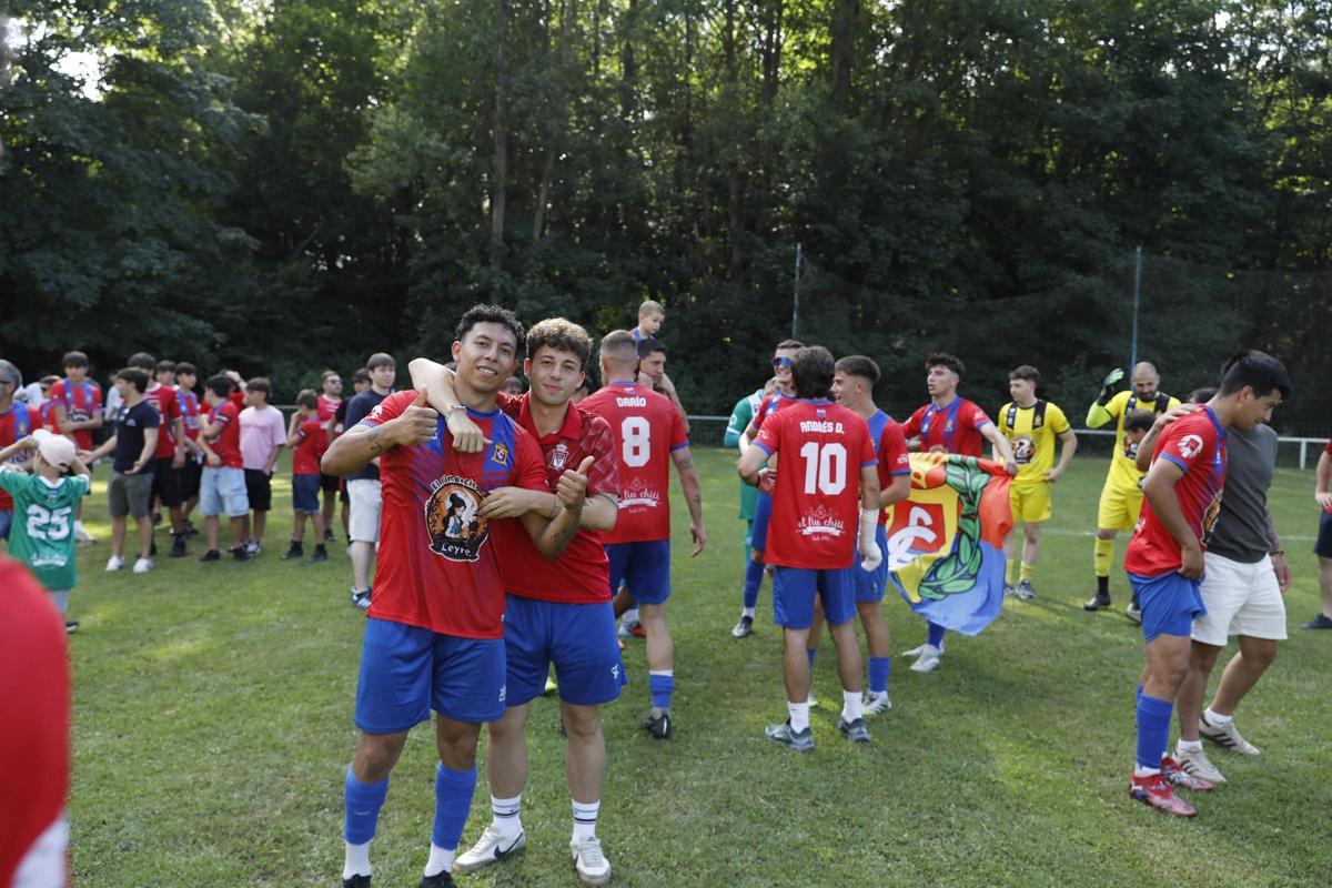 EN IMÁGENES: Así han celebrado Condal, Astur y Andés el ascenso a la Tercera Federación de Asturias