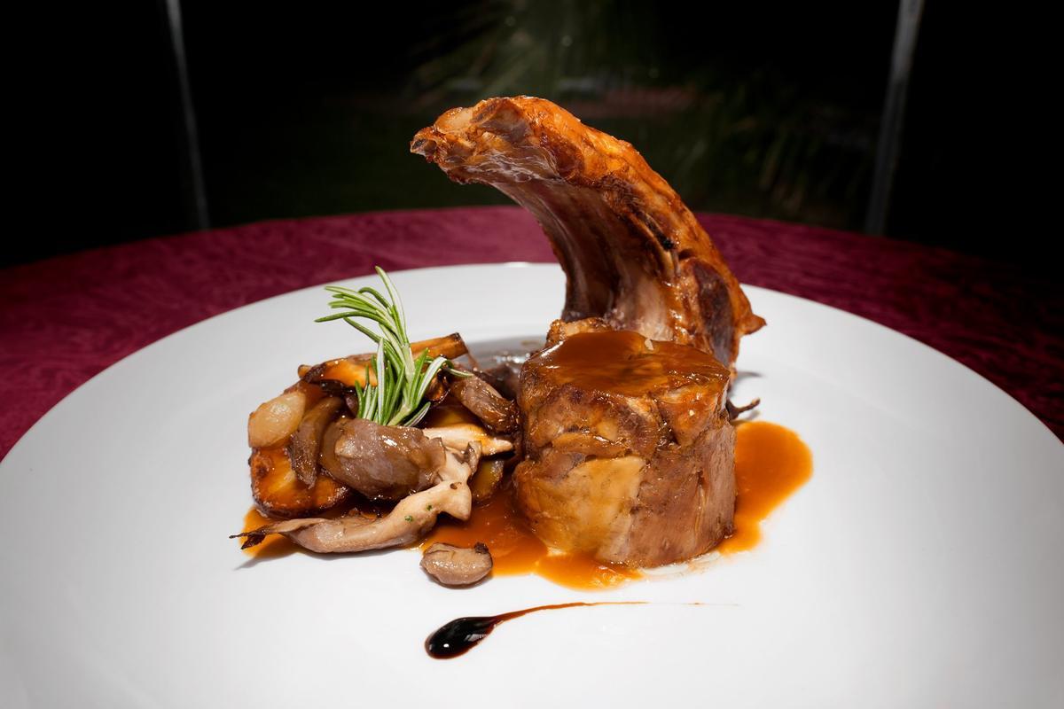 Un buen ternasco nunca puede faltar en El Cachirulo.