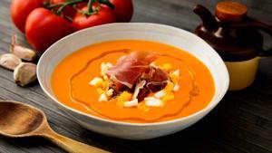 Un plato de salmorejo.