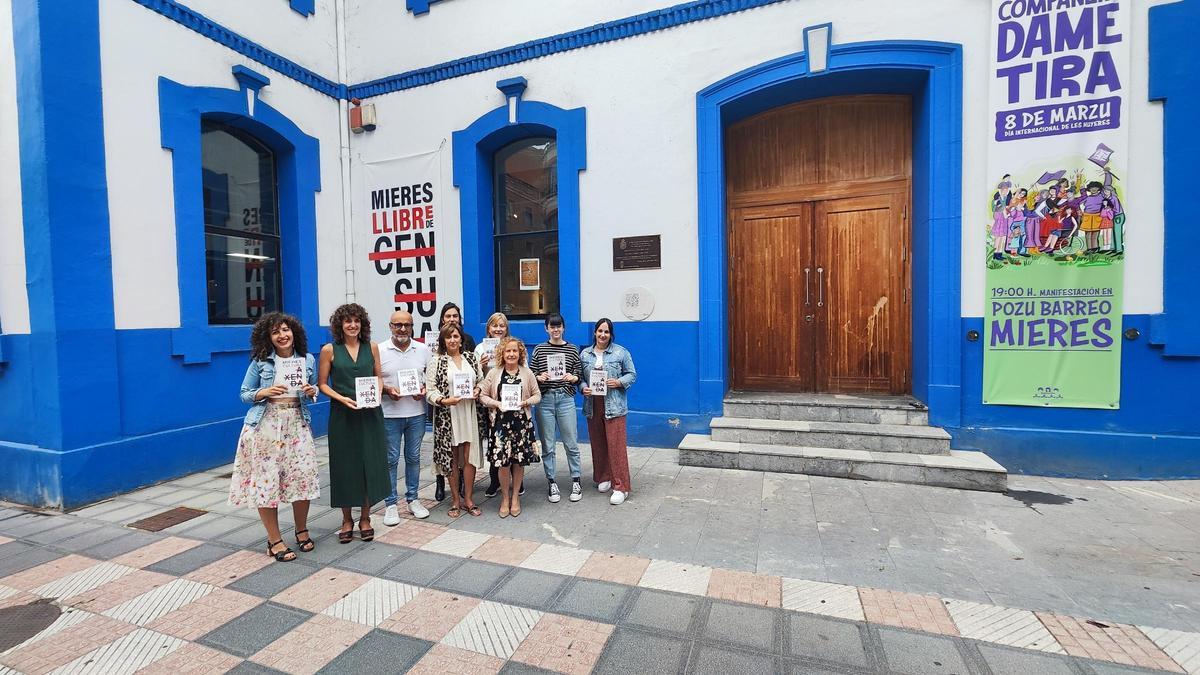 La edil Rocío Antela, segunda por la izquierda, junto a miembros del equipo de las Concejalía de Cultura, Festejos, Igualdad y Medio Ambiente. | A. Velasco