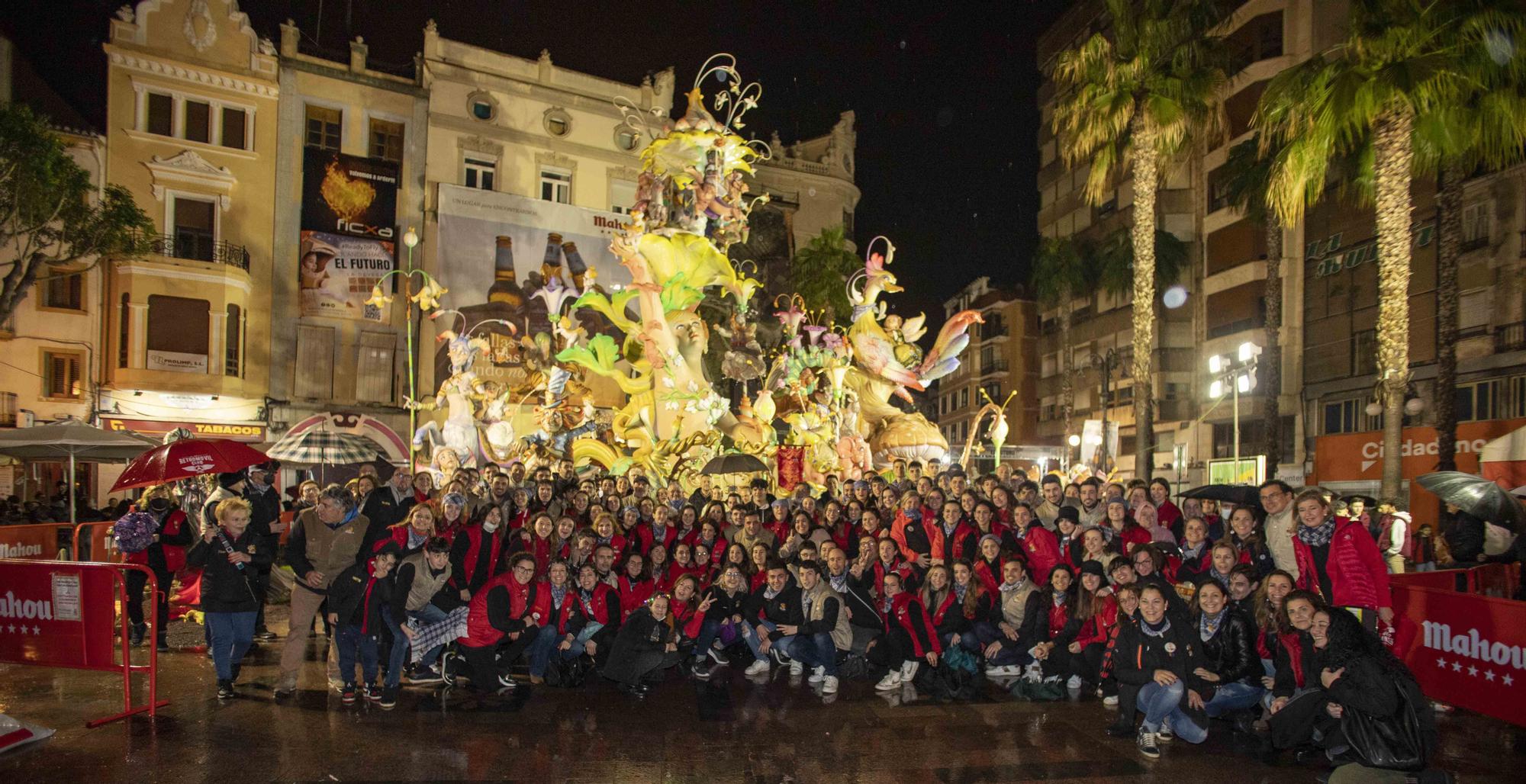 "Plaça Major reina en Alzira"