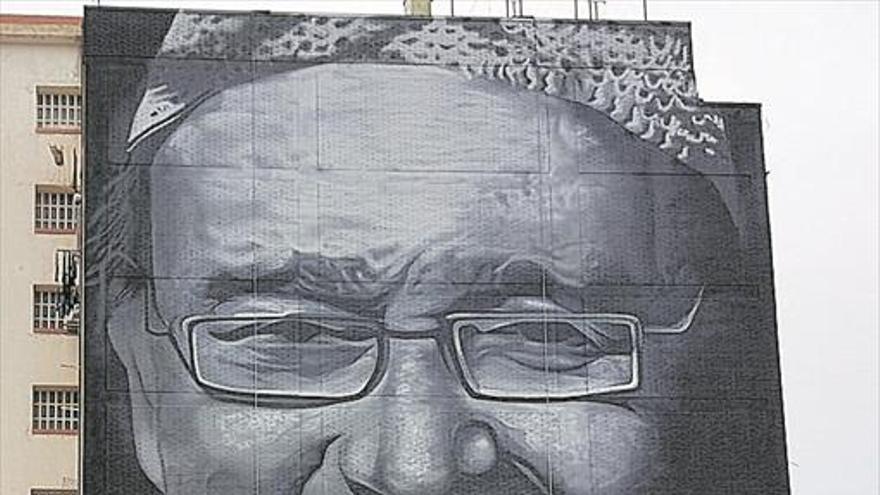 Carles Santos, eterno  en un gran mural urbano