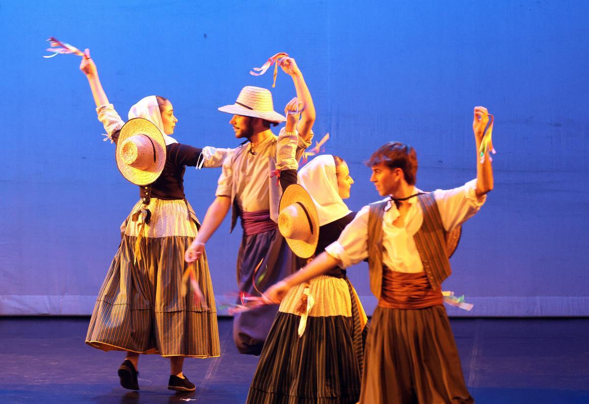 GALERIA | L’Esbart Dansaire Santvicentí estrena espectacle al Conservatori de Manresa GALERIA | L’Esbart Dansaire Santvicentí estrena espectacle al Conservatori de Manresa
