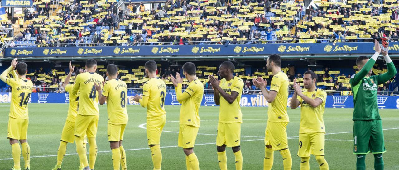 Los jugadores del Villarreal, en un partido en el La Cerámica.