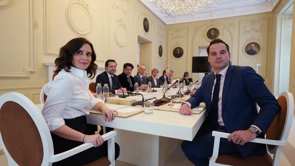 La presidenta madrileña, Isabel Díaz Ayuso, en la reunión del Consejo de Gobierno, este lunes.