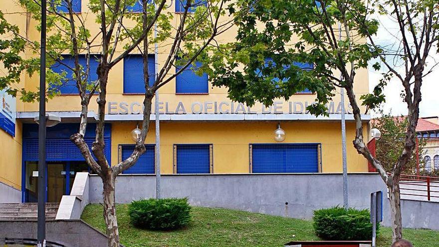 Edificio de la Escuela de Idiomas en la capital.