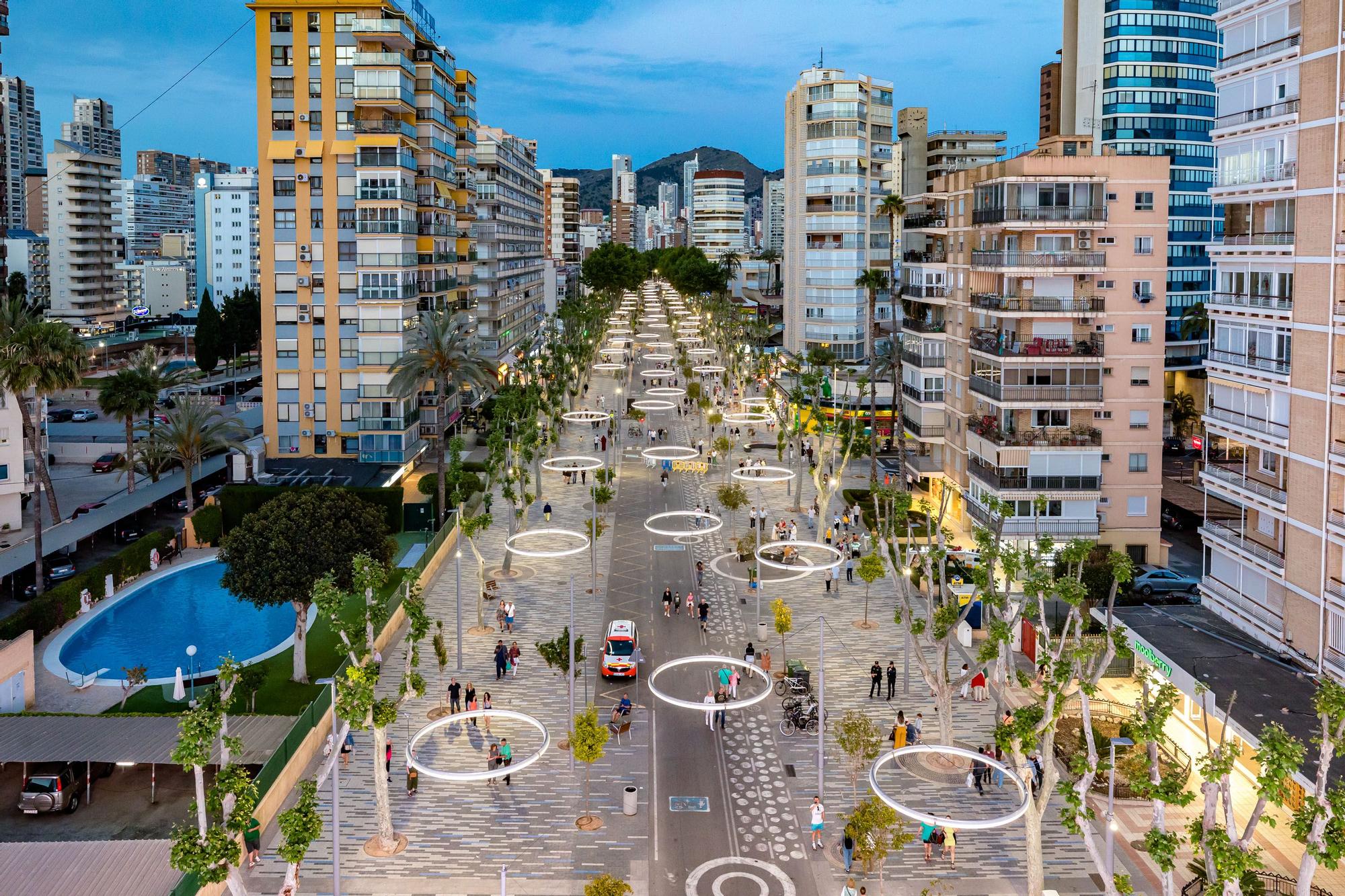 El "tecnohito" de Benidorm, icono de promoción turística La torre de 18 metros de altura se convierte en uno de los protagonistas de la celebración de Eurovisión y en uno de los enclaves turísticos