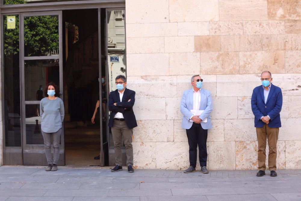 Minuto de silencio institucional por las víctimas de la Covid-19.