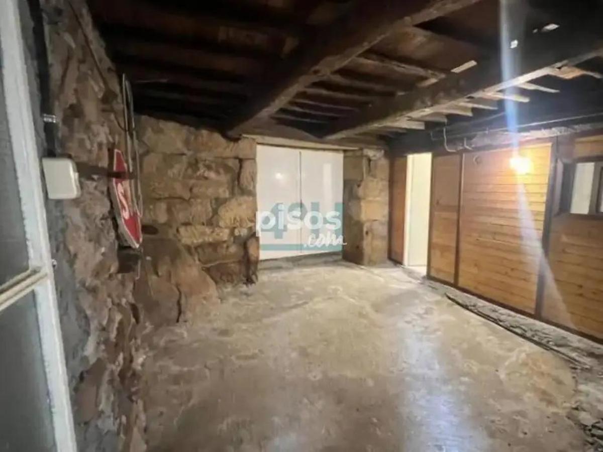 Algunas imágenes del chalet con piscina a la venta en Coles Algunas imágenes del chalet con piscina a la venta en Coles