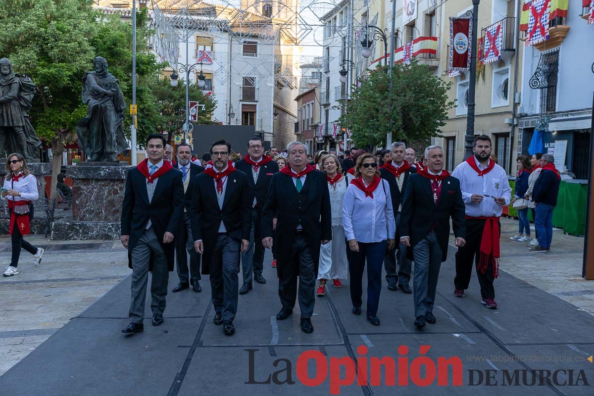 Bandeja de flores y ritual de la bendición del vino en las Fiestas de Caravaca