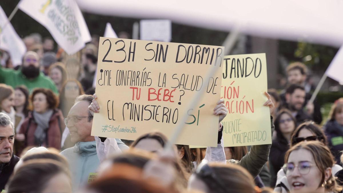 VÍDEO: Concentración de los médicos del SIMPA en Oviedo