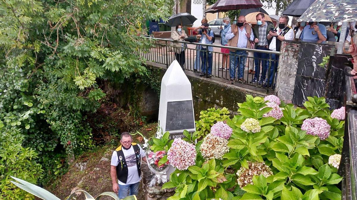 Un momento del acto de homenaje, ayer, en Infiesto (Piloña). | M. V.