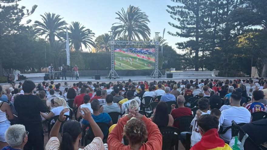 Himno de España en la previa en la Plaza de Don Benito en Schamann