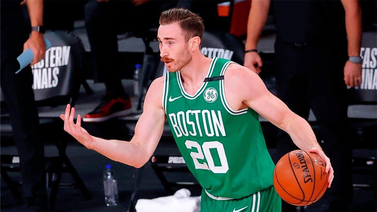 Gordon Hayward firma por los Hornets