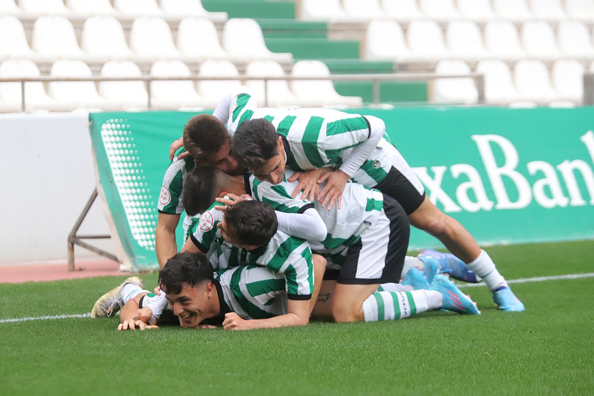 Las imágenes del derbi entre el Córdoba B y el Salerm Puente Genil