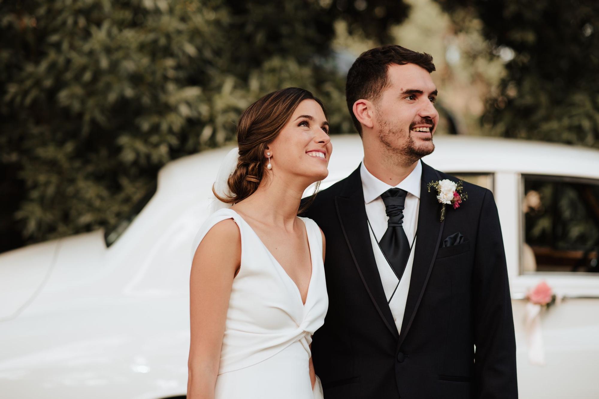 Boda de Meritxell Soler, corte de honor 2018, y el delegado del Joventut de Badalona, Adrià Delgado