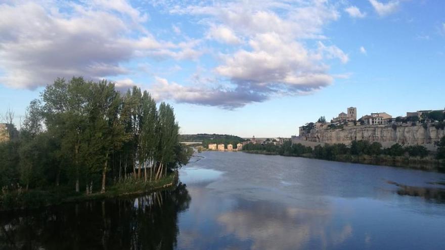 Las nubes cubren el cielo de Zamora