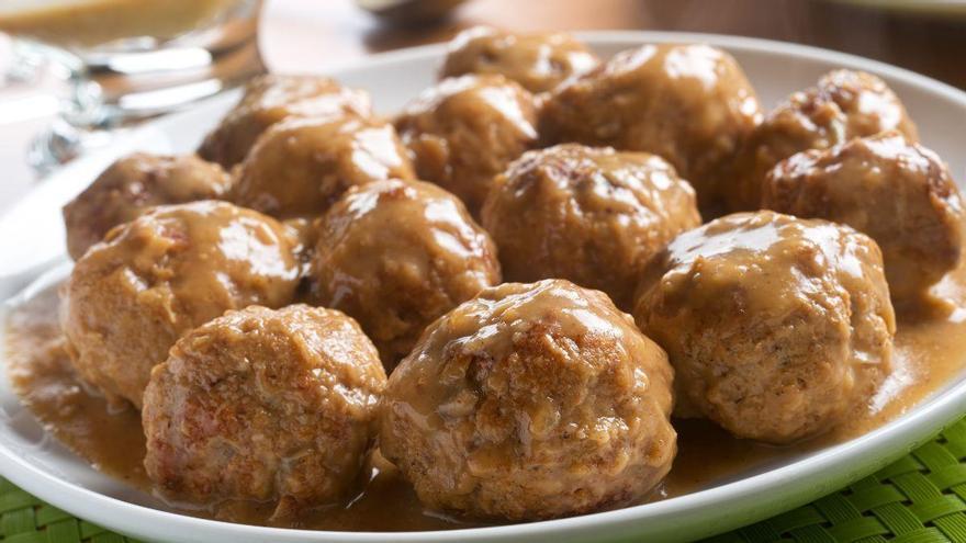 Las albóndigas quedarán mucho más jugosas si dejas de usar pan rallado: el truco de las abuelas que recuperan los chefs