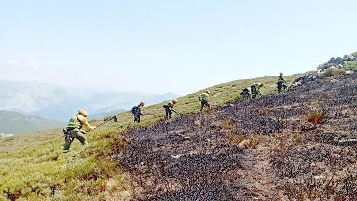 Trabajos en incendios provocados el 15 de agosto por rayos de tormentas secas