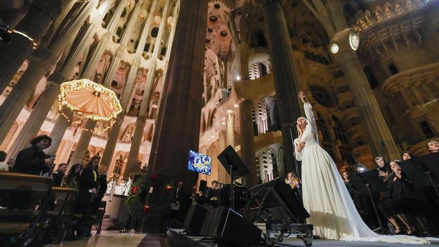 David Bisbal y Pasión Vega, un fervoroso canto por la paz en la Sagrada Família