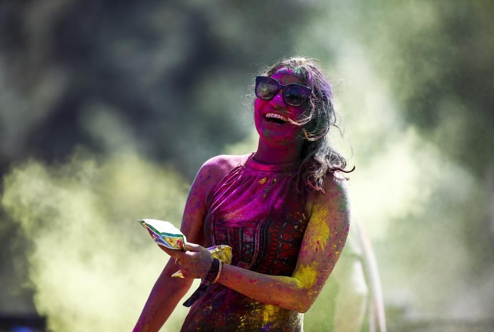 Explosión de color en el festival Holi en Katmandú, Nepal.