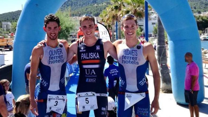 Luka Paliska y Andrea Balan, del triatlón UA, logran el billete para el Campeonato de España