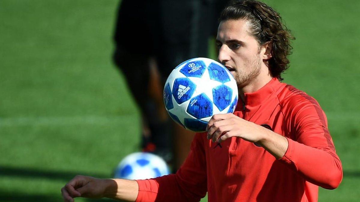 El Barça quiere a Rabiot aunque su agente lo ofrece a clubs más potentes económicamente