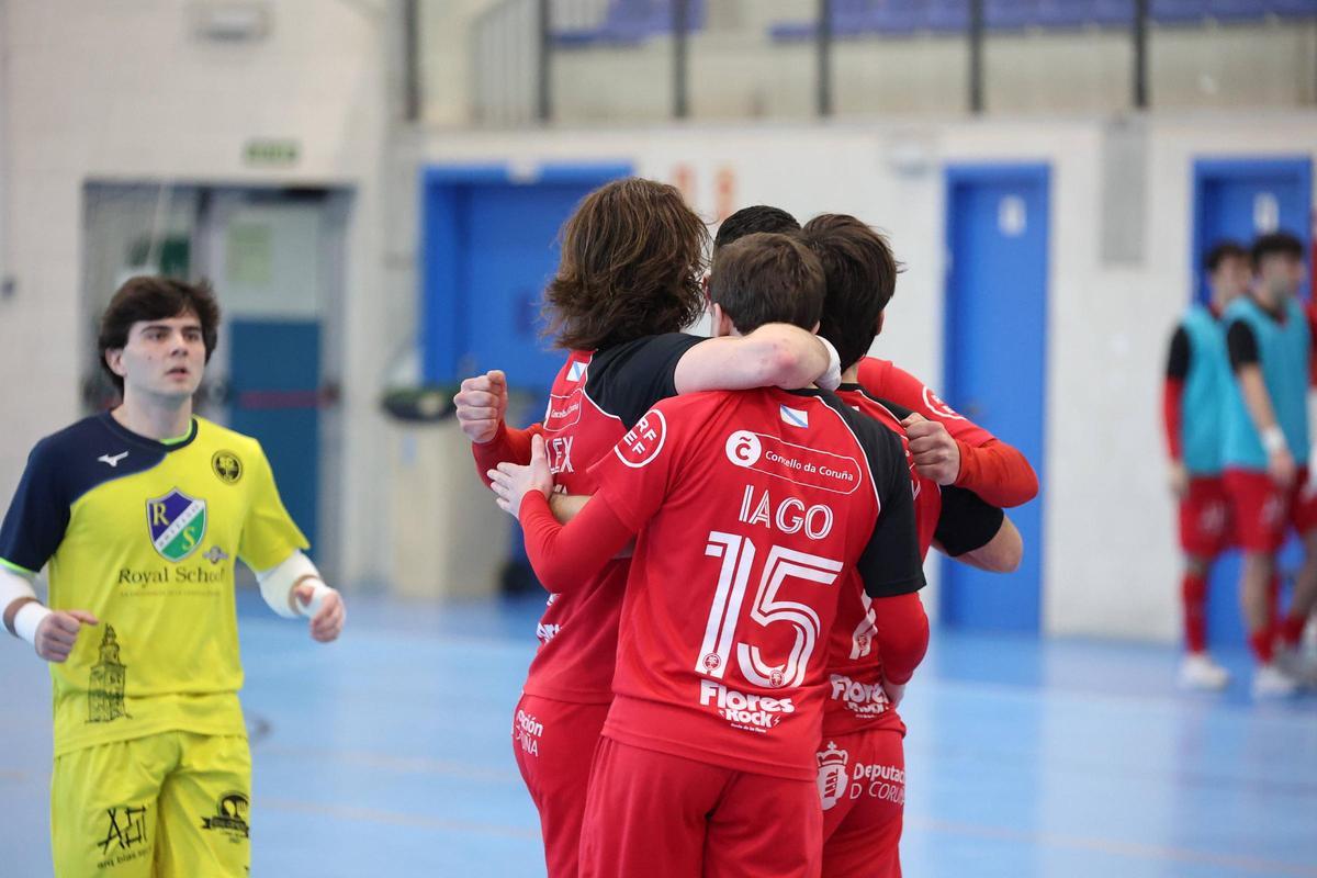 Los jugadores del 5 Coruña celebran un gol esta temporada.
